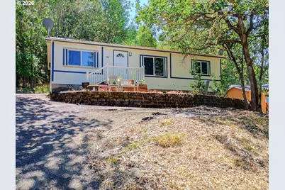 299 NE Kirby Ave, Roseburg, OR 97470 - Photo 1