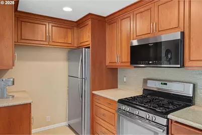 1010 Well St, Silverton, OR 97381 - Photo 16