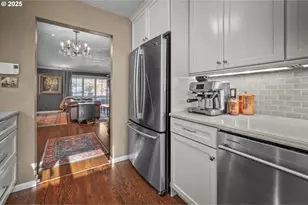 2425 SW 19th Ave, Portland, OR 97201 - Photo 14