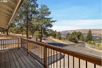 526 E Scenic Dr, The Dalles, OR 97058 - Photo 8