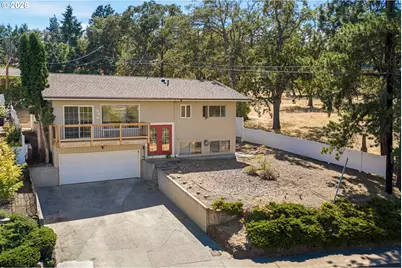 526 E Scenic Dr, The Dalles, OR 97058 - Photo 1