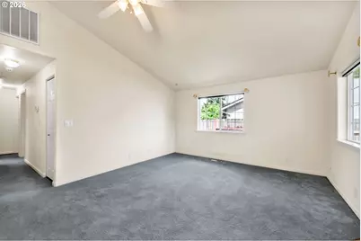 245 S 2nd St, Creswell, OR 97426 - Photo 4
