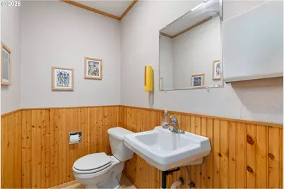1270 N Main Ave, White Salmon, WA 98672 - Photo 20