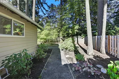 13525 SW Fircrest Ct, Beaverton, OR 97008 - Photo 38