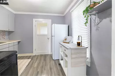 804 E 13th St, The Dalles, OR 97058 - Photo 18