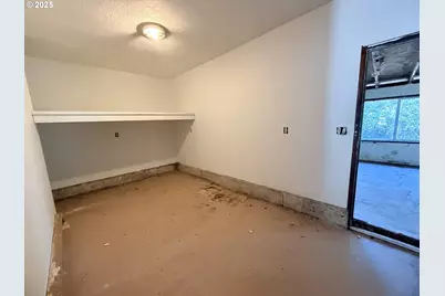 93924 Kirkendall Ln, North Bend, OR 97459 - Photo 32