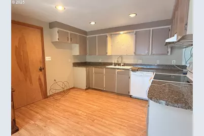 93924 Kirkendall Ln, North Bend, OR 97459 - Photo 14