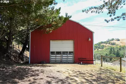 12839 N Bank Rd, Roseburg, OR 97470 - Photo 40
