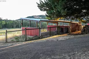 12839 N Bank Rd, Roseburg, OR 97470 - Photo 44