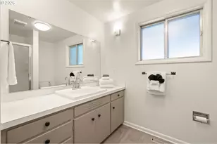 1090 E 28th Ave, Eugene, OR 97405 - Photo 18
