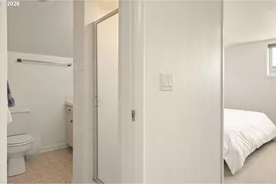 1090 E 28th Ave, Eugene, OR 97405 - Photo 24