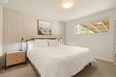 1090 E 28th Ave, Eugene, OR 97405 - Photo 12