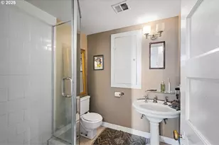 2324 SW Cactus Dr, Portland, OR 97205 - Photo 20