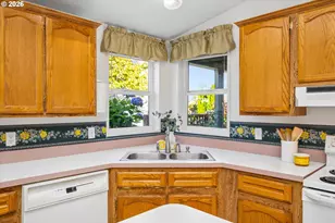 4055 Royal Ave, Eugene, OR 97402 - Photo 10