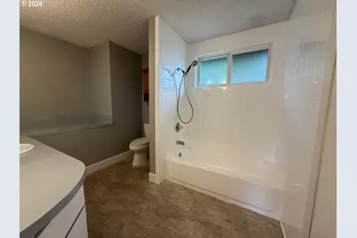 11530 SW Tigard Dr, Portland, OR 97223 - Photo 12