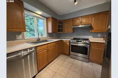 11530 SW Tigard Dr, Portland, OR 97223 - Photo 6