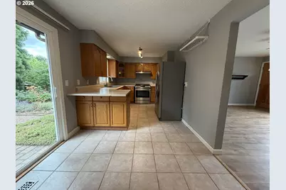11530 SW Tigard Dr, Portland, OR 97223 - Photo 2