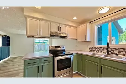 19504 SW Stacey St, Beaverton, OR 97003 - Photo 10