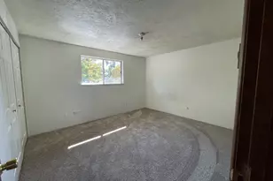 908 N Cloverleaf Loop, Springfield, OR 97477 - Photo 14