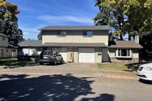 908 N Cloverleaf Loop, Springfield, OR 97477 - Photo 2