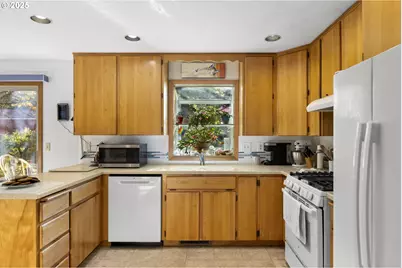 14614 SE Rhone St, Portland, OR 97236 - Photo 8