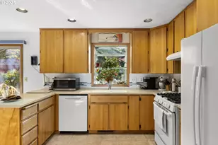 14614 SE Rhone St, Portland, OR 97236 - Photo 8