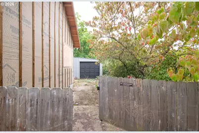 10422 SE Ellis St, Portland, OR 97266 - Photo 12