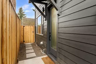 7379 N Mobile Ave, Portland, OR 97217 - Photo 2