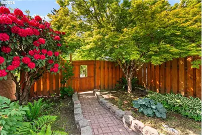 10919 SE Mill Ct, Portland, OR 97216 - Photo 32