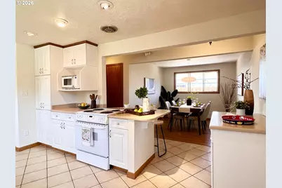 10919 SE Mill Ct, Portland, OR 97216 - Photo 12