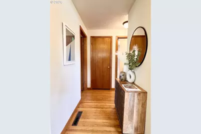 10919 SE Mill Ct, Portland, OR 97216 - Photo 6