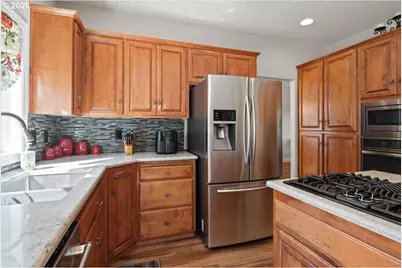 1824 NW Olivia Cir, Albany, OR 97321 - Photo 10