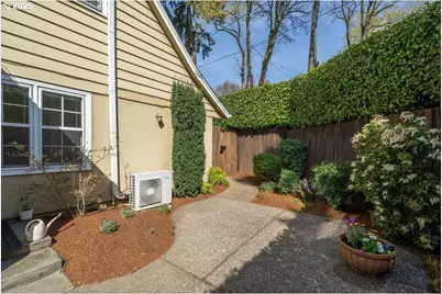 2695 SW Montgomery Dr, Portland, OR 97201 - Photo 44