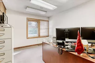 2020 NE 102nd Ave, Portland, OR 97220 - Photo 10