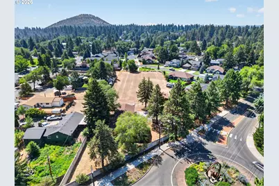 2640 NE 8th St, Bend, OR 97701 - Photo 30
