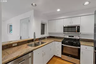 1128 NE Schuyler St, Portland, OR 97212 - Photo 14