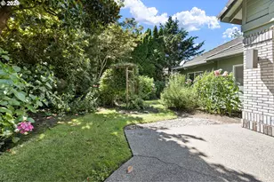 2364 Park Grove Dr, Eugene, OR 97408 - Photo 40