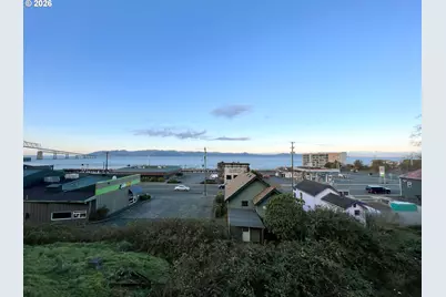 156 Bond St, Astoria, OR 97103 - Photo 4