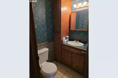 291 SE Shigley St, Winston, OR 97496 - Photo 24