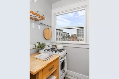 1631 NW Everett St #403, Portland, OR 97209 - Photo 14