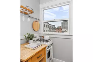 1631 NW Everett St, Portland, OR 97209 - Photo 14