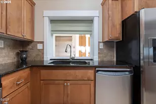 1125 NW Spring St, Newport, OR 97365 - Photo 14