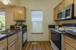 11595 SE Springcrest Dr, Clackamas, OR 97015 - Photo 4
