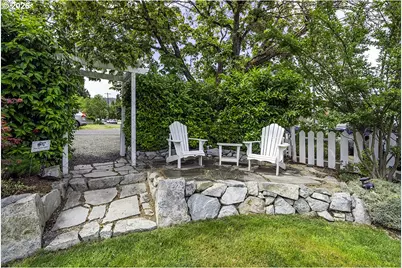 215 S 4th St, Jacksonville, OR 97530 - Photo 8