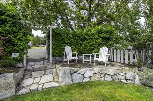 215 S 4th St, Jacksonville, OR 97530 - Photo 8