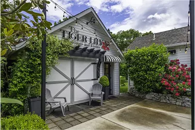 215 S 4th St, Jacksonville, OR 97530 - Photo 12