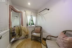 215 S 4th St, Jacksonville, OR 97530 - Photo 36
