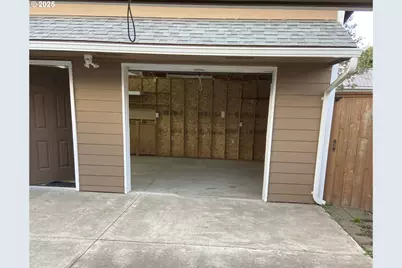 1706 5th St, Tillamook, OR 97141 - Photo 26