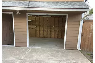 1706 5th St, Tillamook, OR 97141 - Photo 26