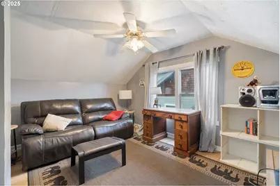 1706 5th St, Tillamook, OR 97141 - Photo 18